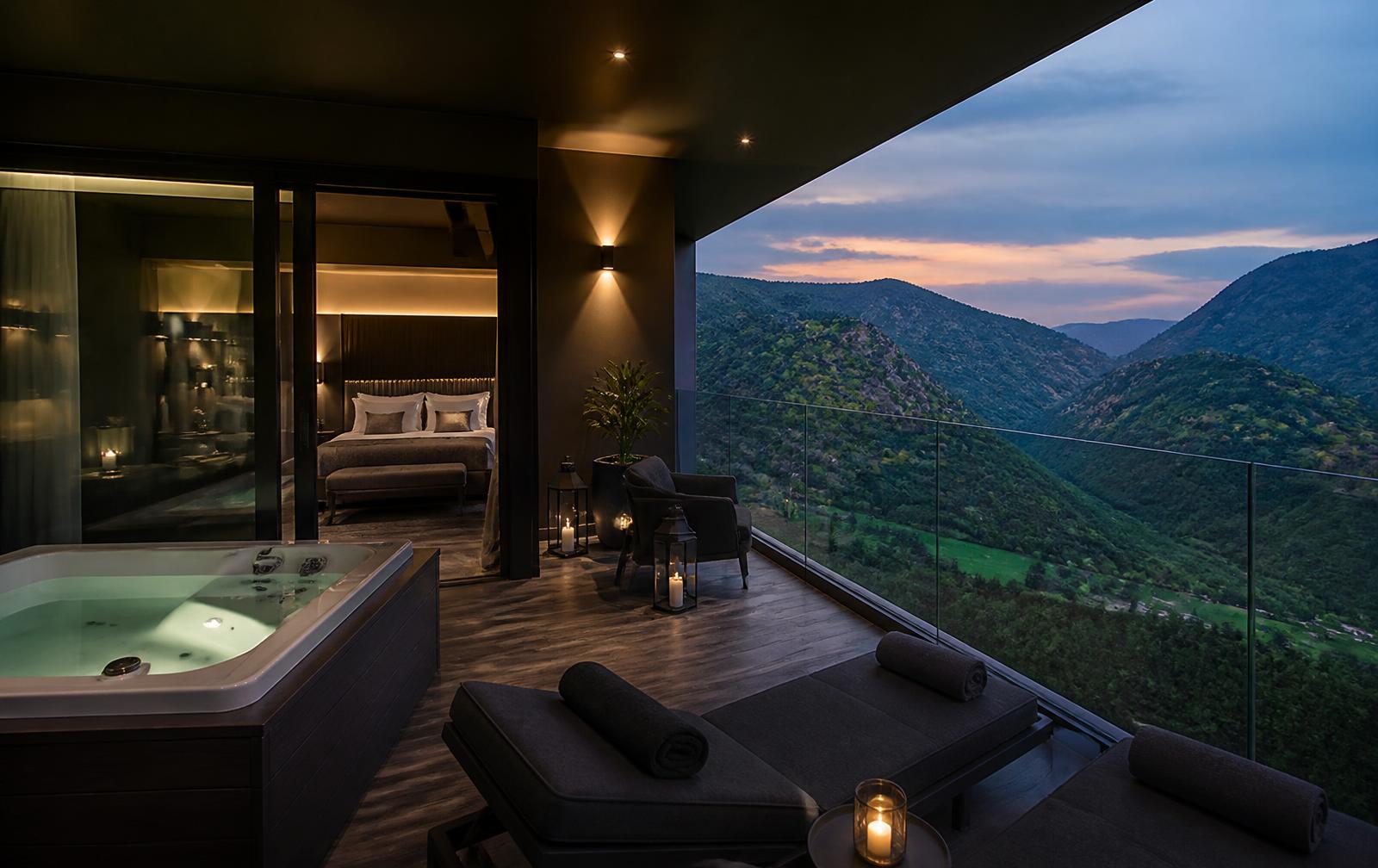 Habitación 2XL · Deluxe Suite de 45 m² con 1 cama king + sofá cama en Click Clack Medellín